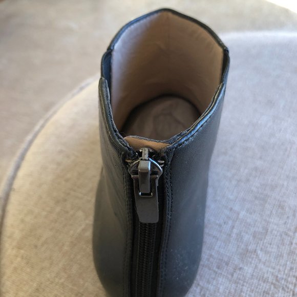 Nine West Black Leather Ankle Boot NWT - Picture 6 of 8